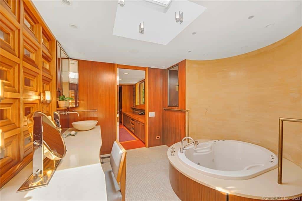 432 Frogtown Road New Canaan CT 06840