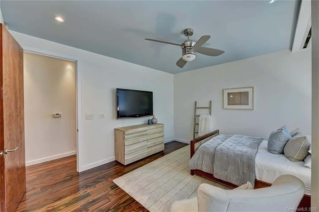 139 S Tryon Street Apt 5b Charlotte NC 28202