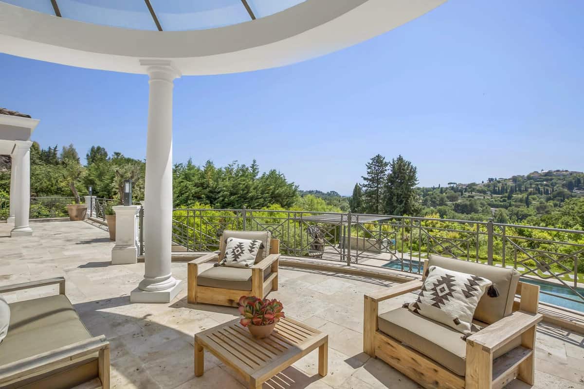 mougins