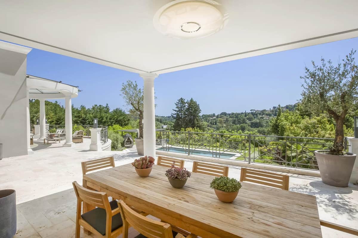 mougins