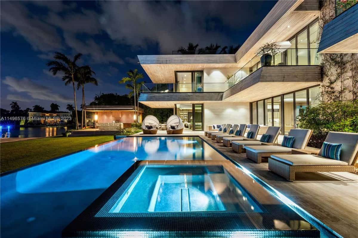 6440 N Bay Road Miami Beach FL 33141