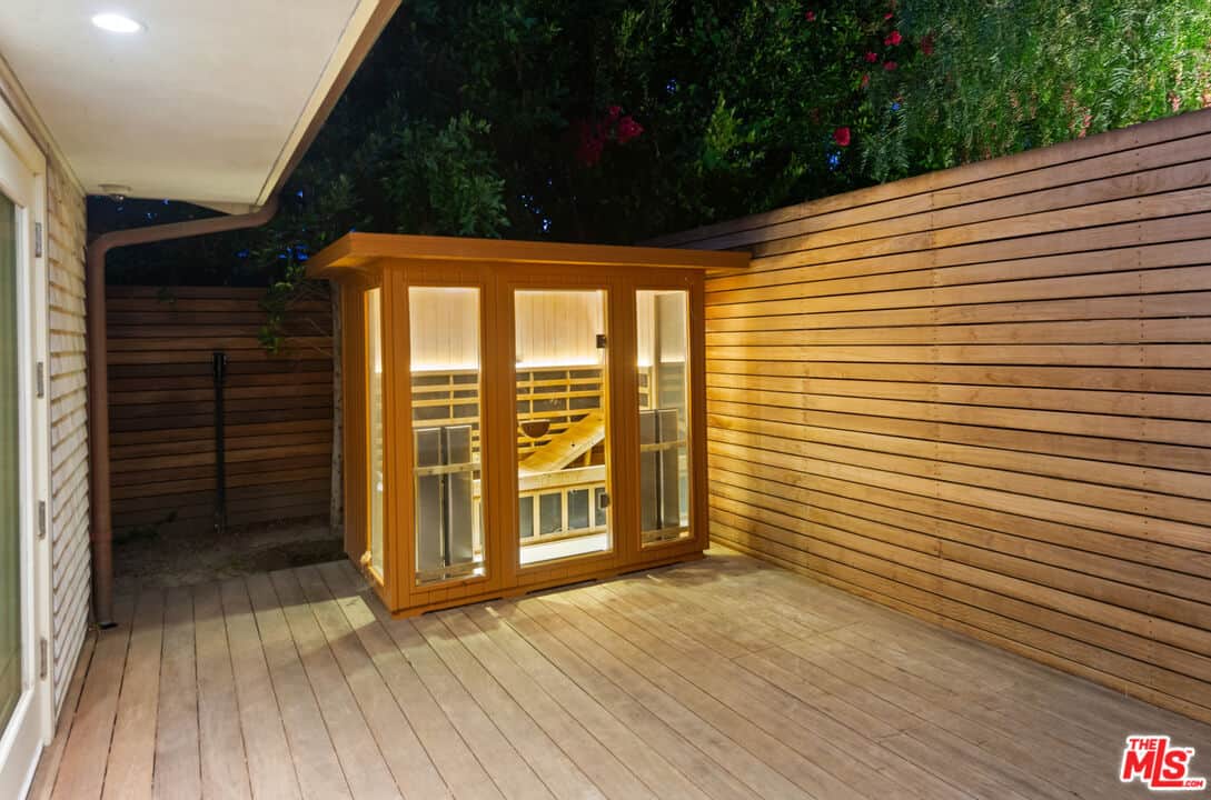 6453 Guernsey Avenue Malibu CA 90265