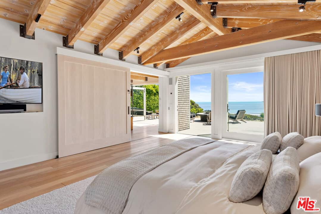 6453 Guernsey Avenue Malibu CA 90265