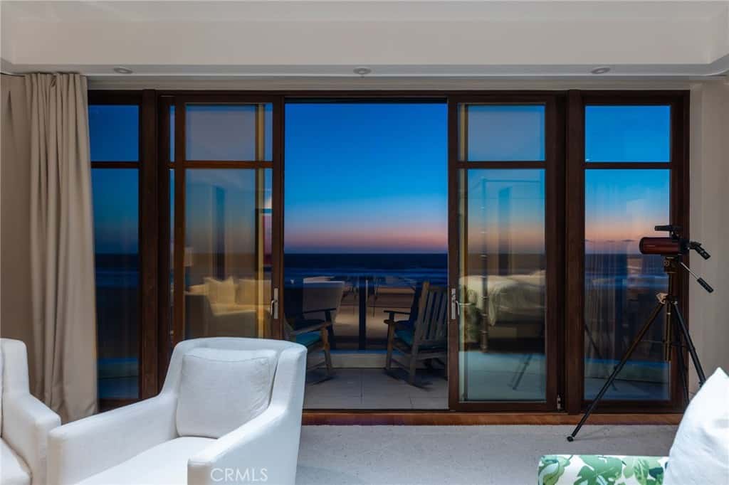 2826 The Strand Hermosa Beach CA 90254