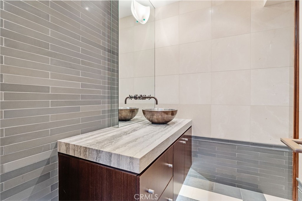2826 The Strand Hermosa Beach CA 90254