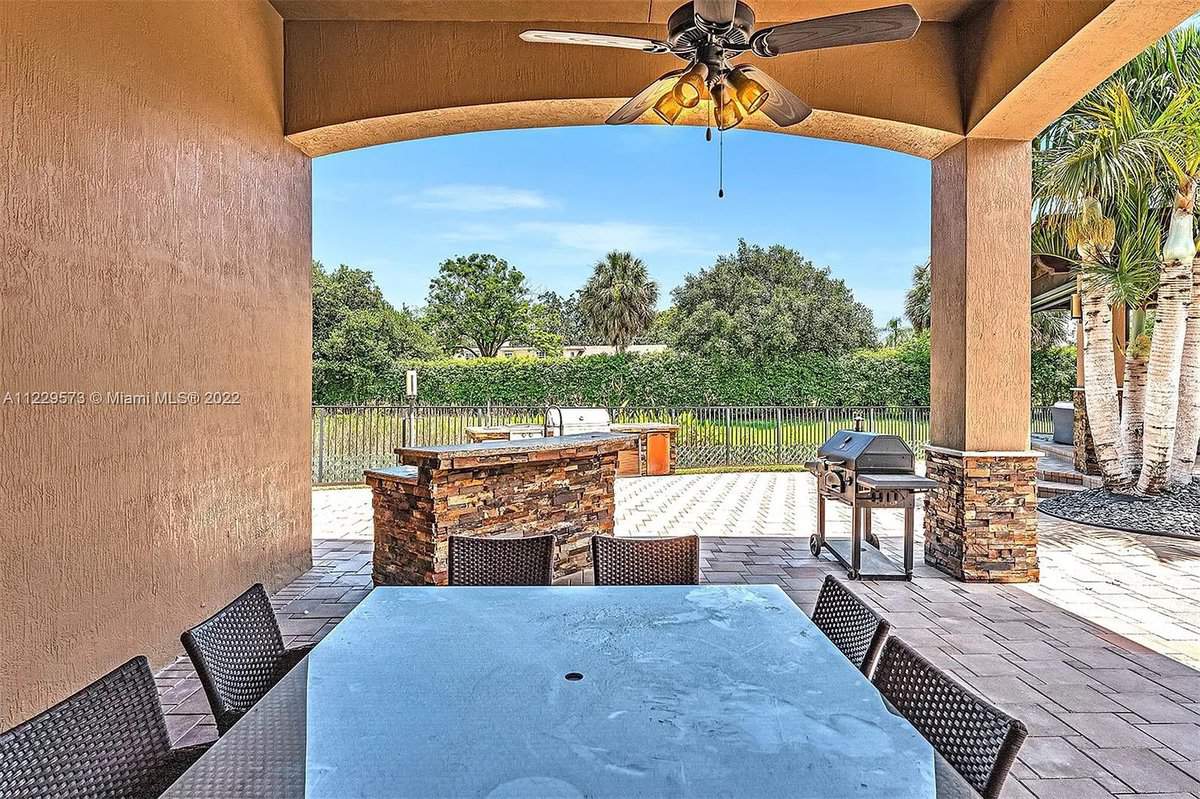 11029 Blackhawk Boulevard Davie FL 33328