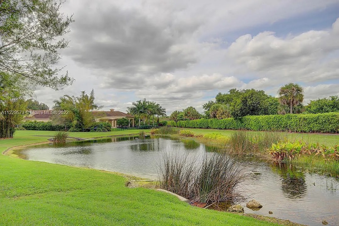 11029 Blackhawk Boulevard Davie FL 33328