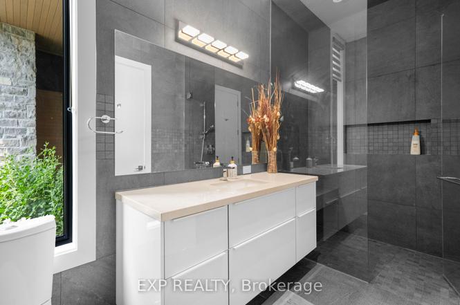 8 Cachet Parkway Markham ON L6C 1G8