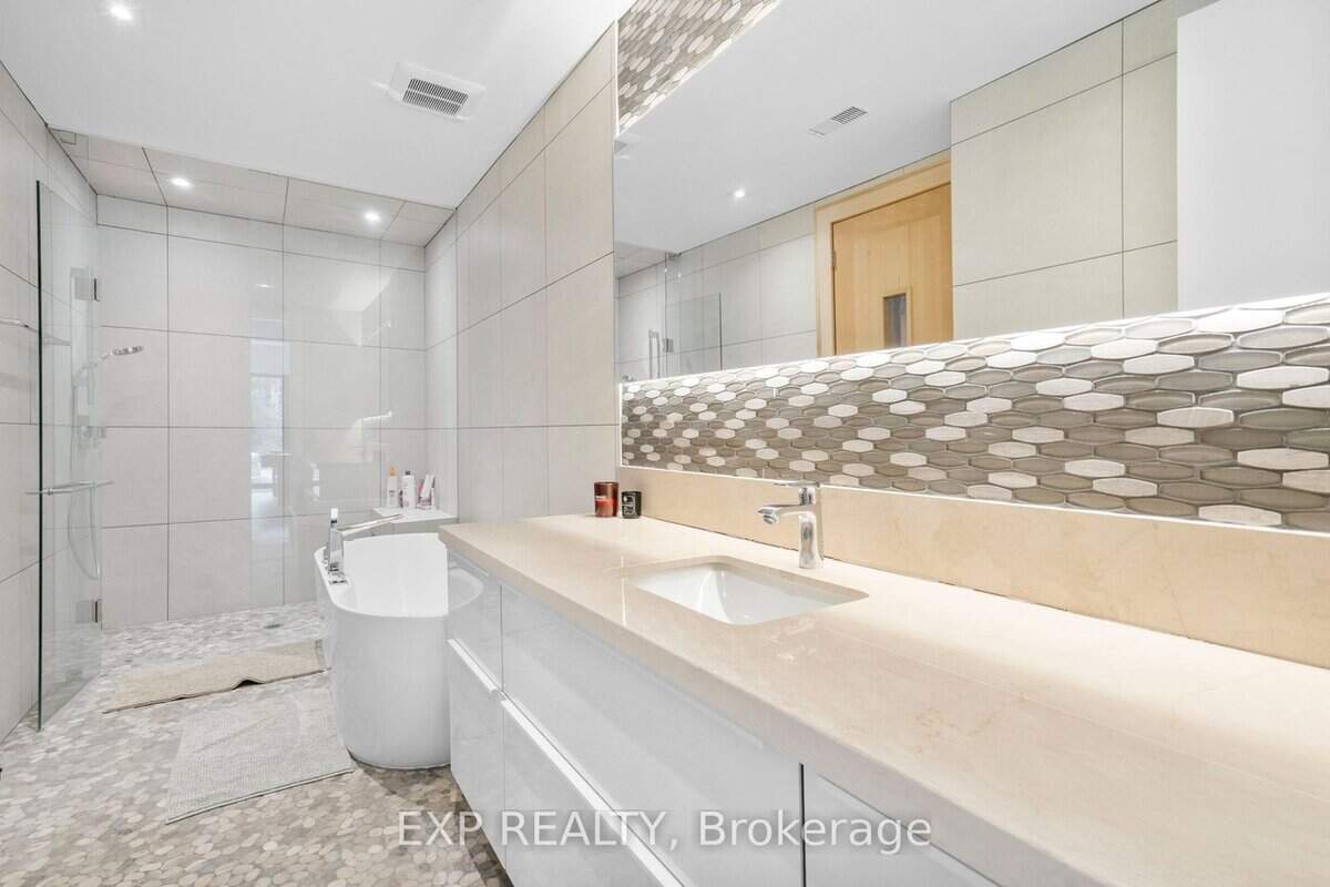 8 Cachet Parkway Markham ON L6C 1G8