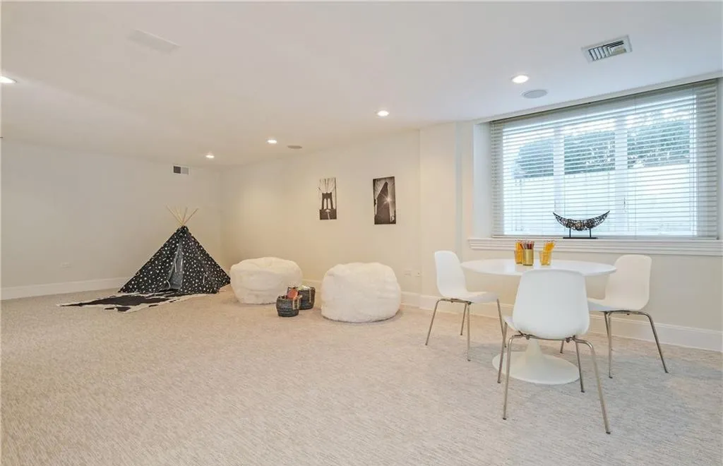 17 Heathcote Road Scarsdale NY 10583