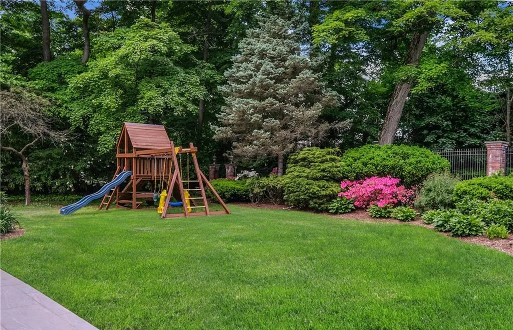 17 Heathcote Road Scarsdale NY 10583