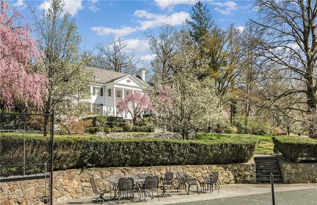 17 Heathcote Road Scarsdale NY 10583