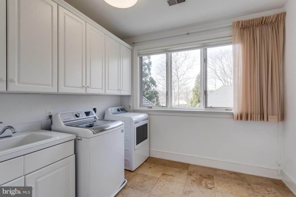 9179 Old Dominion Drive Great Falls VA 22066