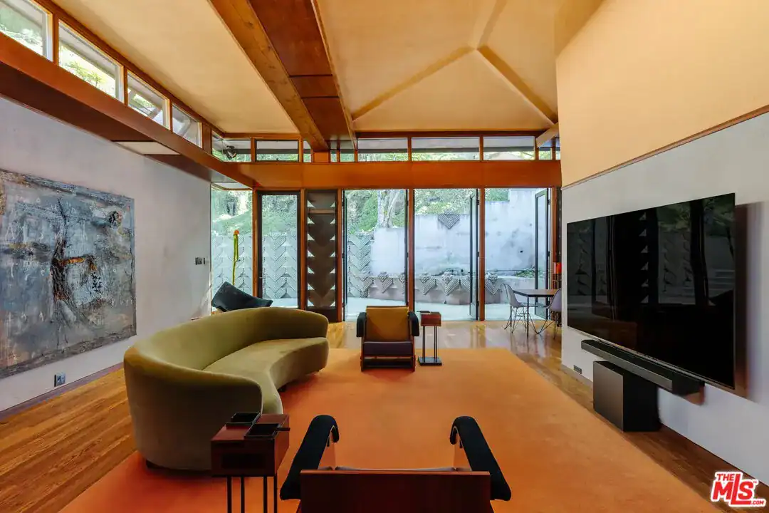 7017 Senalda Road Los Angeles CA 90068