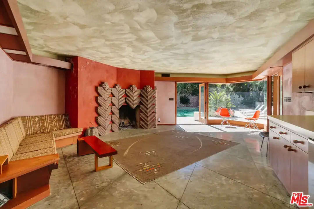 7017 Senalda Road Los Angeles CA 90068
