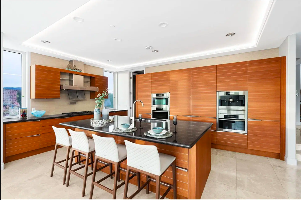 5310 Seaside Place West Vancouver V7W3E2