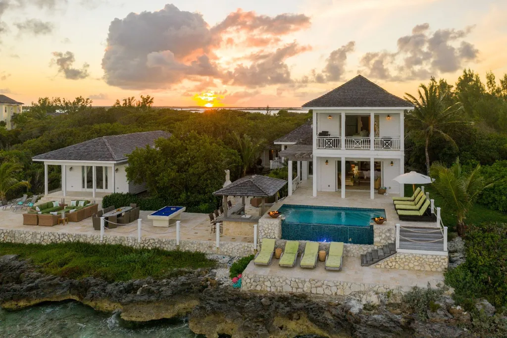 Crown Pigeon Island & Cays Eleuthera BS