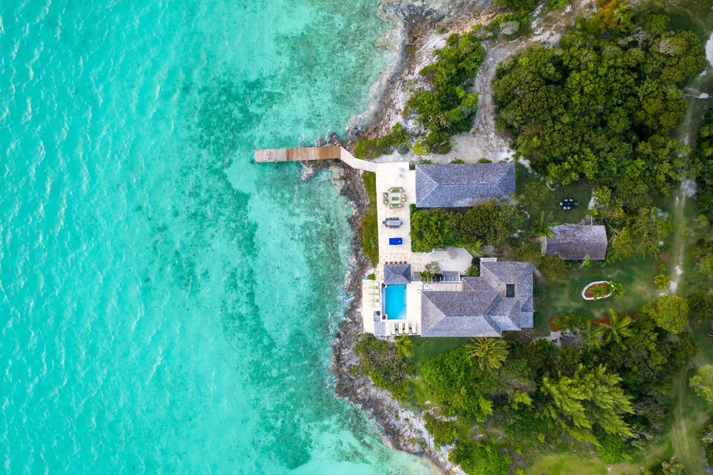 Crown Pigeon Island & Cays Eleuthera BS