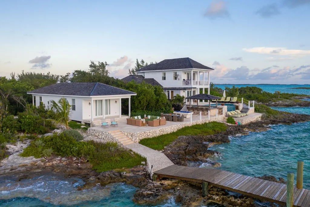 Crown Pigeon Island & Cays Eleuthera BS