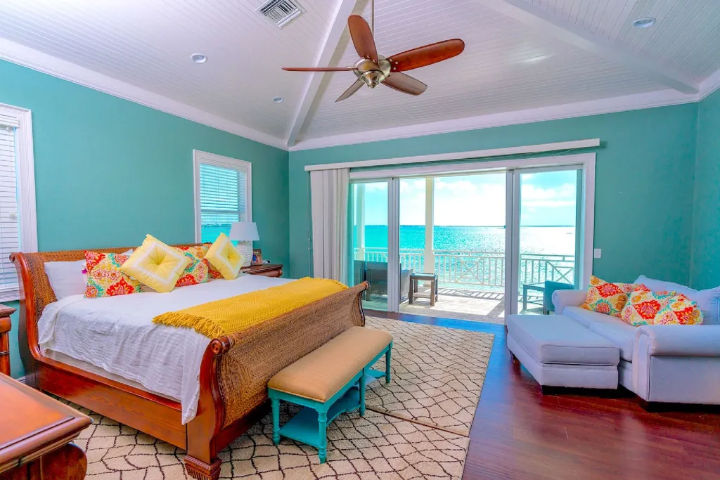 Crown Pigeon Island & Cays Eleuthera BS