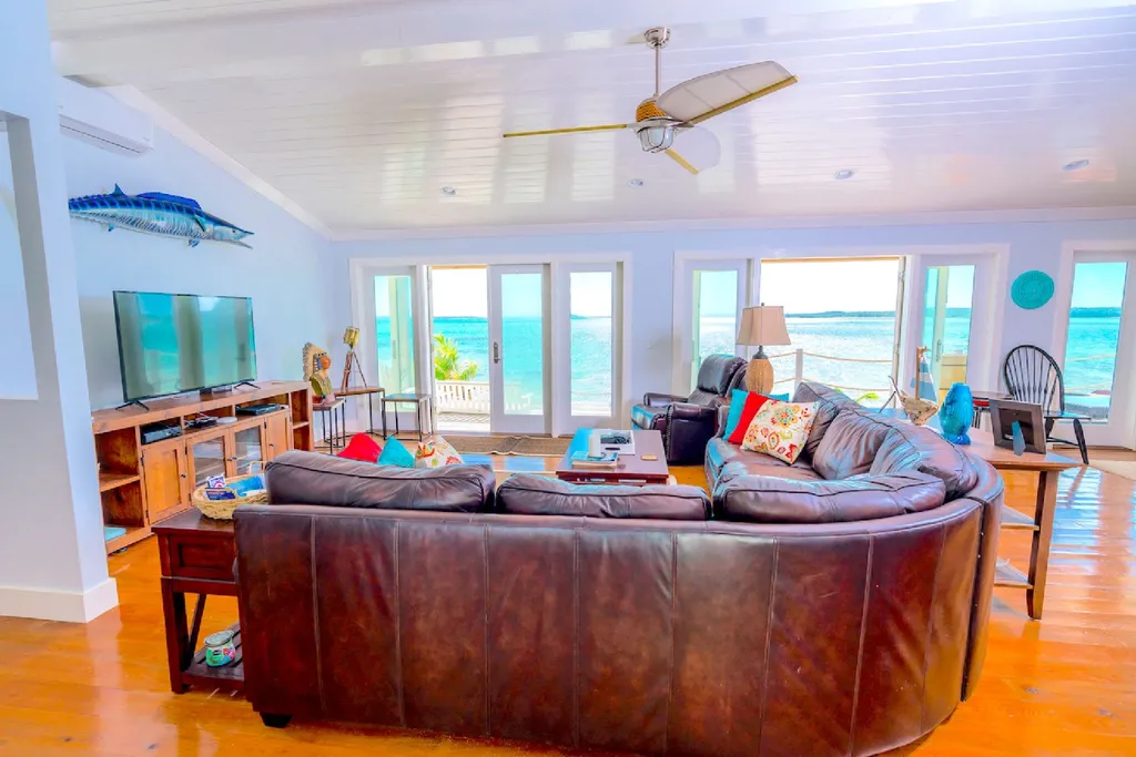 Crown Pigeon Island & Cays Eleuthera BS