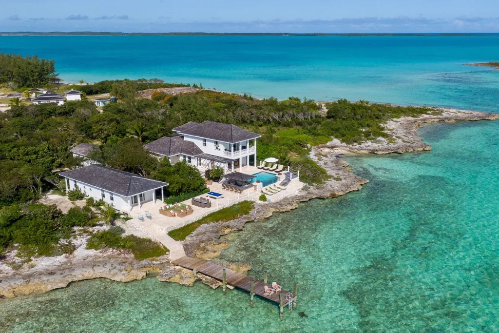 Crown Pigeon Island & Cays Eleuthera BS