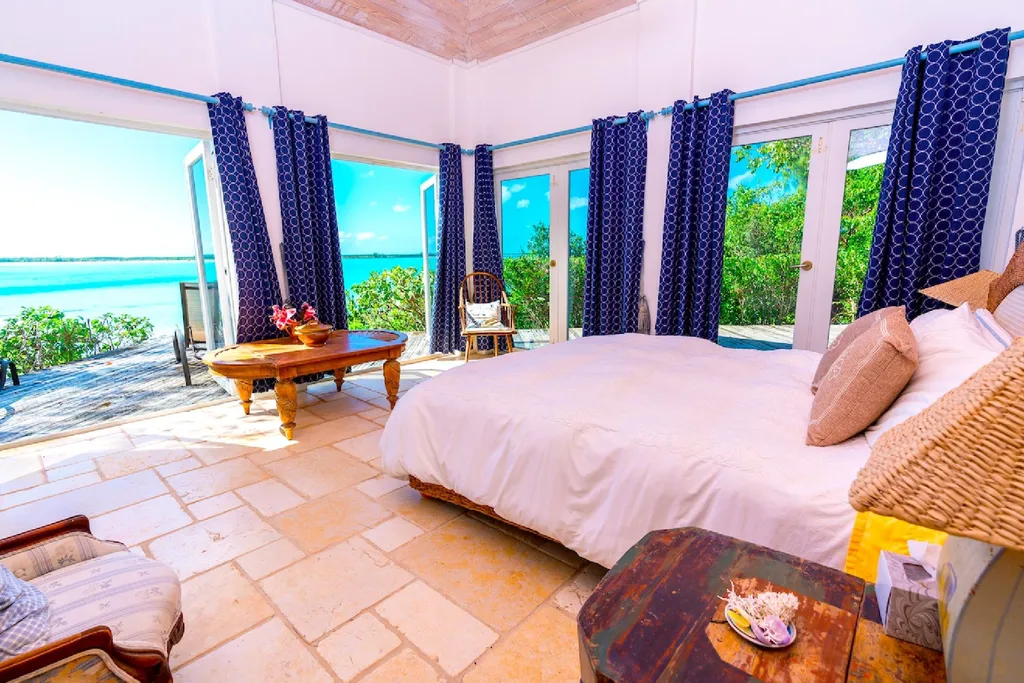 Crown Pigeon Island & Cays Eleuthera BS