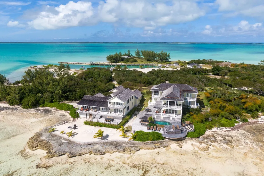 Crown Pigeon Island & Cays Eleuthera BS