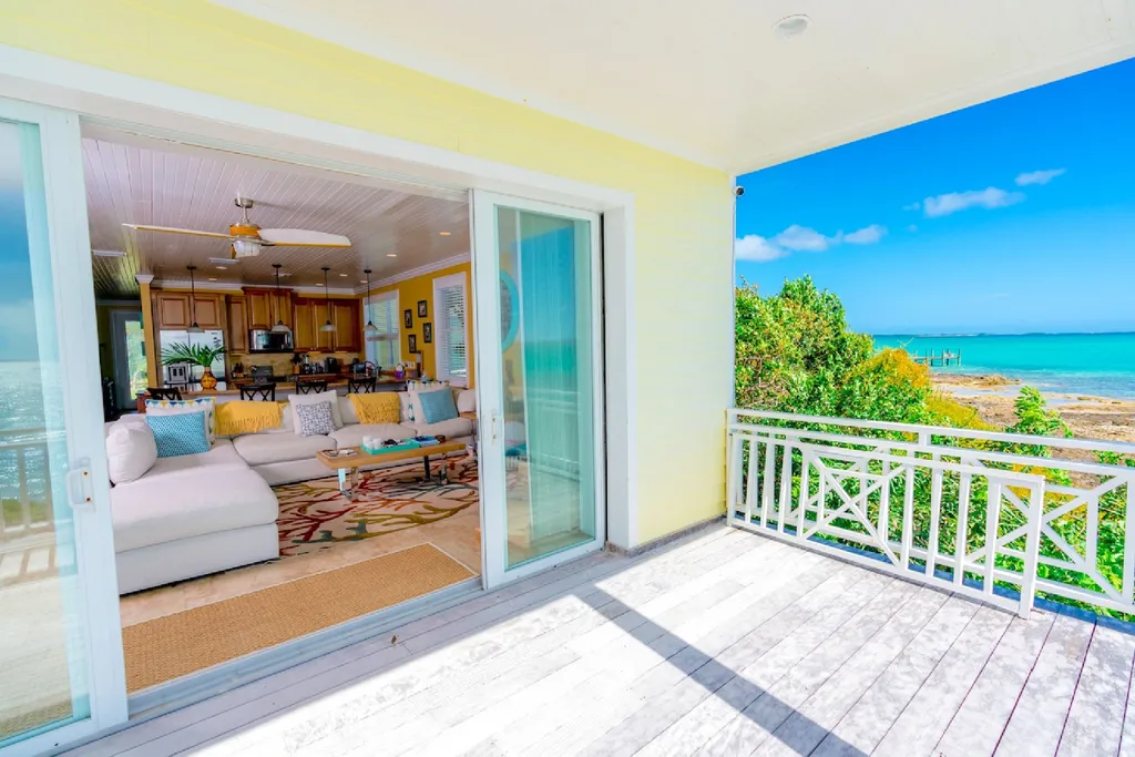 Crown Pigeon Island & Cays Eleuthera BS