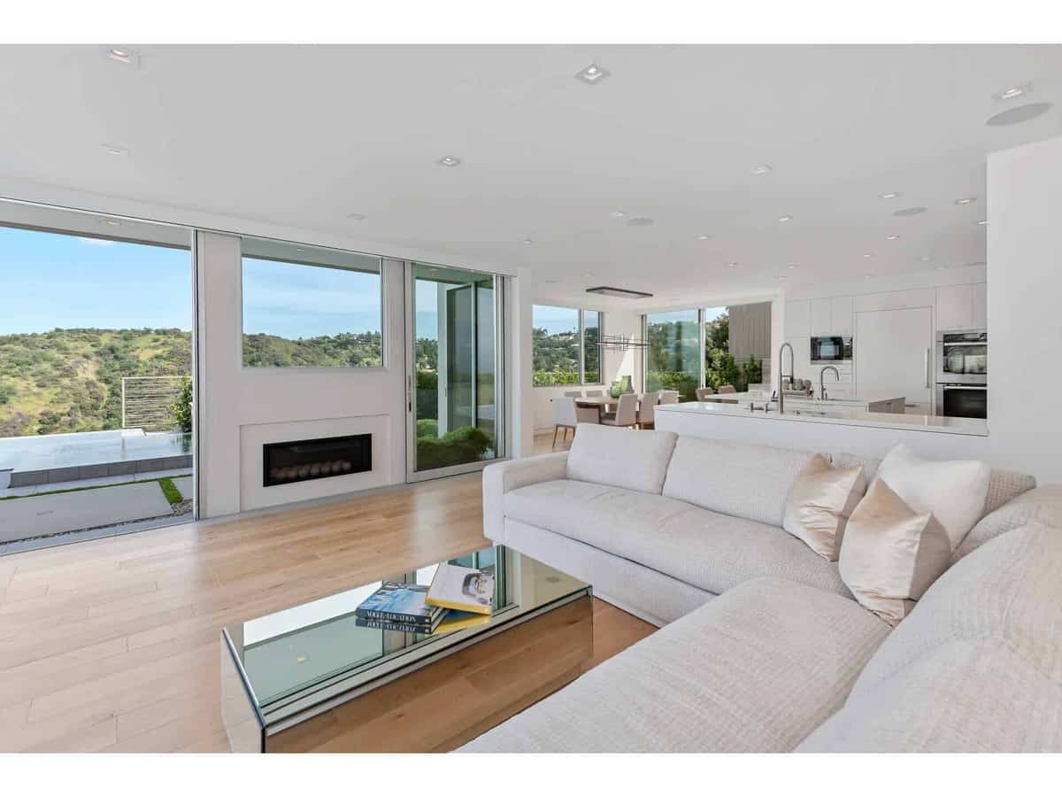 3642 Beverly Ridge Drive Sherman Oaks CA 91423