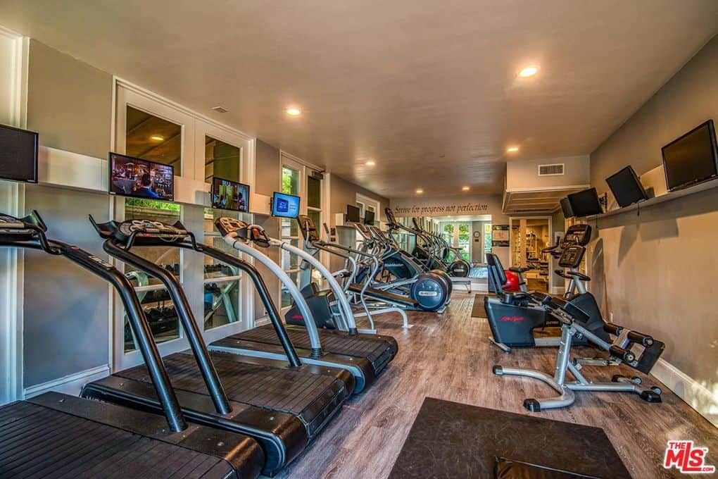 2390 Earls Court Los Angeles CA