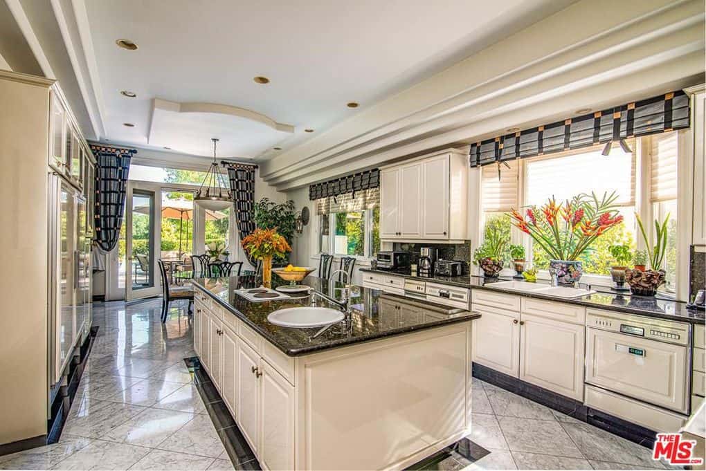 2390 Earls Court Los Angeles CA