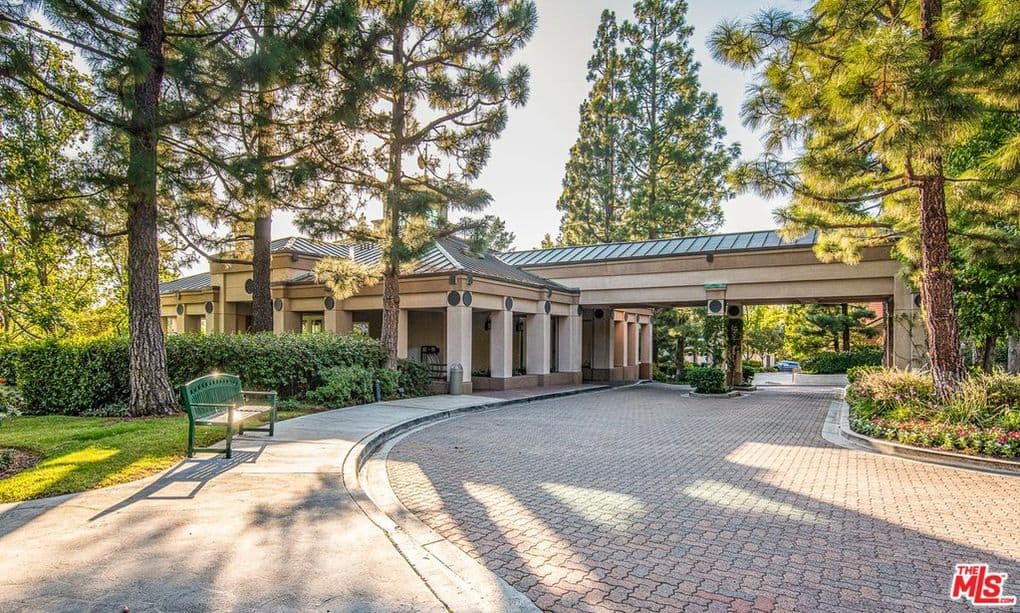 2390 Earls Court Los Angeles CA