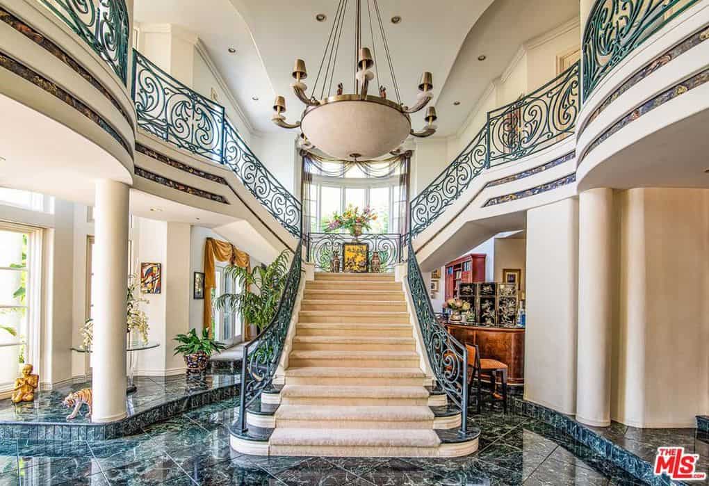 2390 Earls Court Los Angeles CA