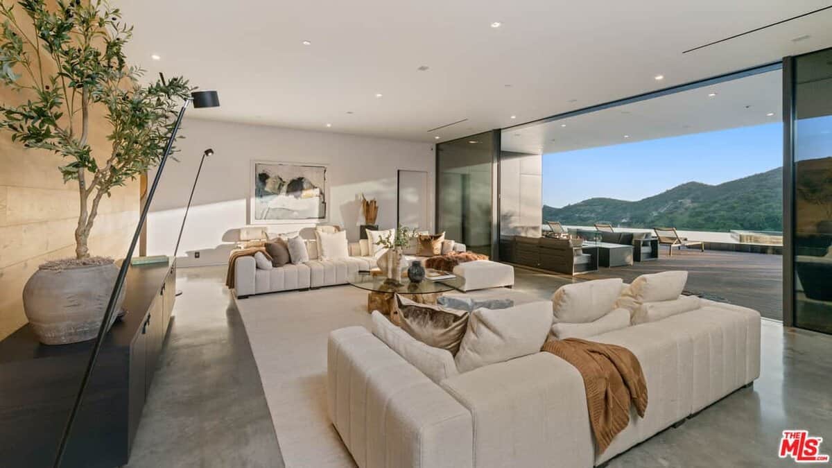 2341 Gloaming Way Beverly Hills CA 90210