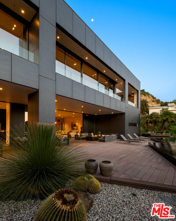 2341 Gloaming Way Beverly Hills CA 90210
