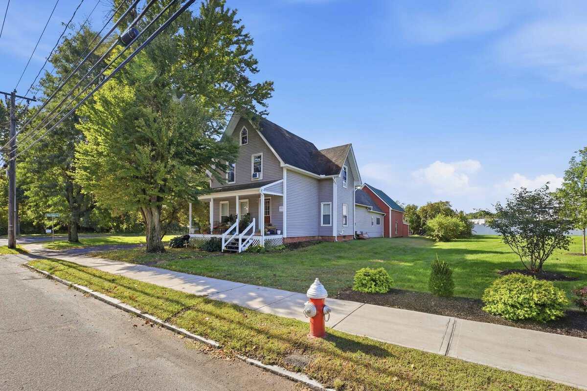 South Deerfield MA, 30 Sugarloaf Street