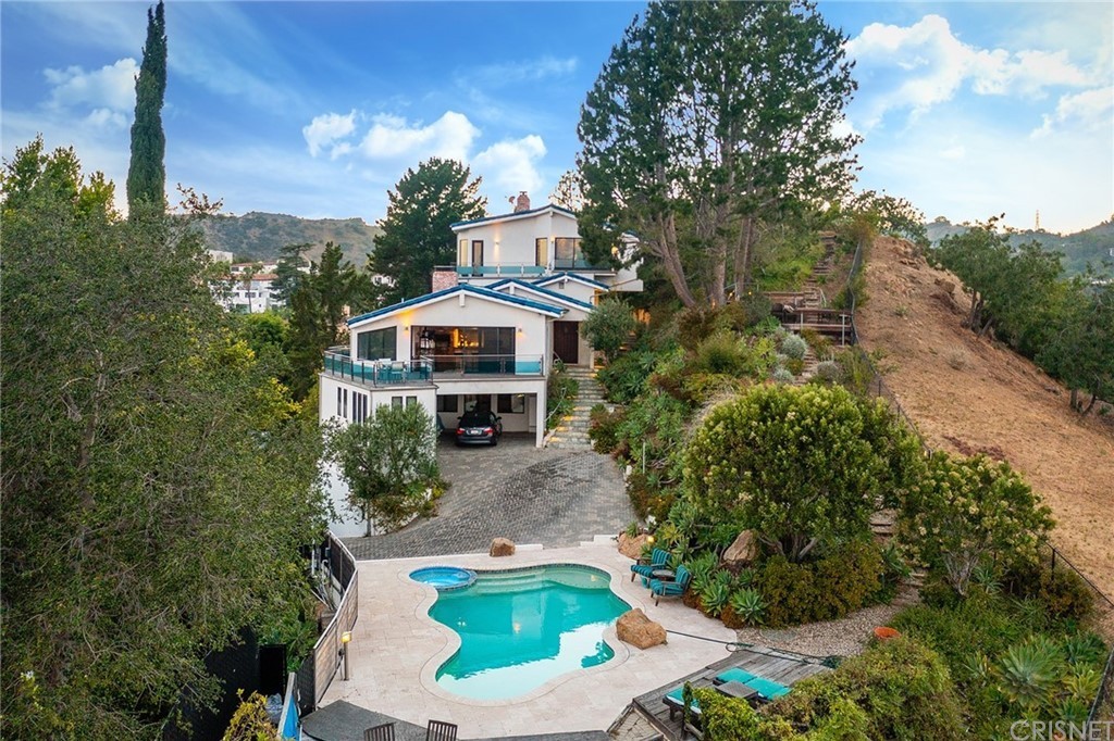 6909 Oporto Drive Los Angeles CA 90068