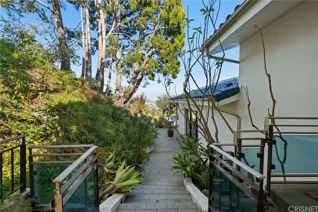 6909 Oporto Drive Los Angeles CA 90068