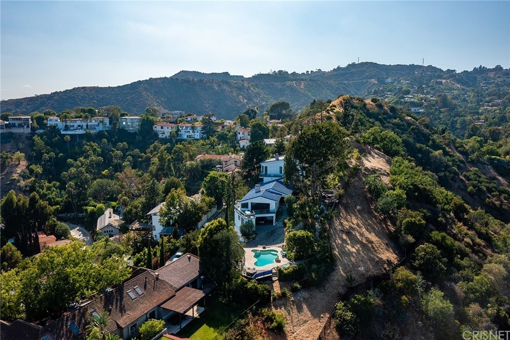 6909 Oporto Drive Los Angeles CA 90068