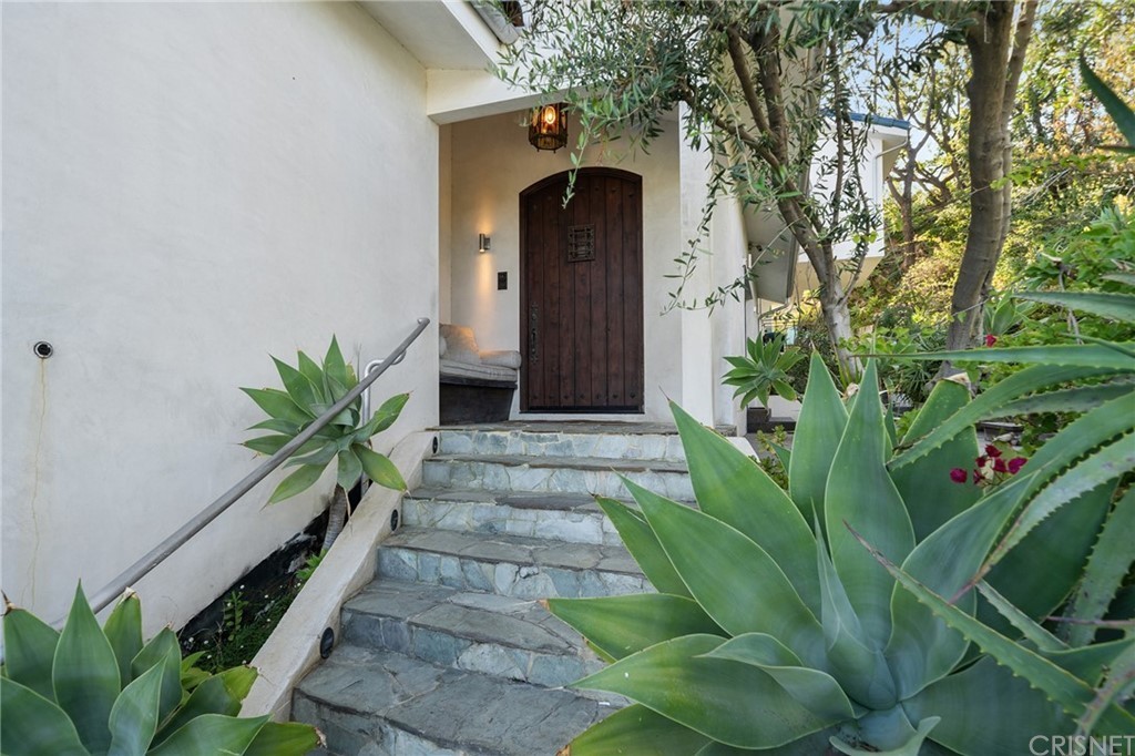 6909 Oporto Drive Los Angeles CA 90068