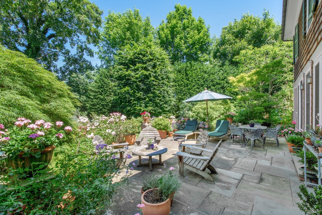 277 Toylsome Lane Southampton NY 11968