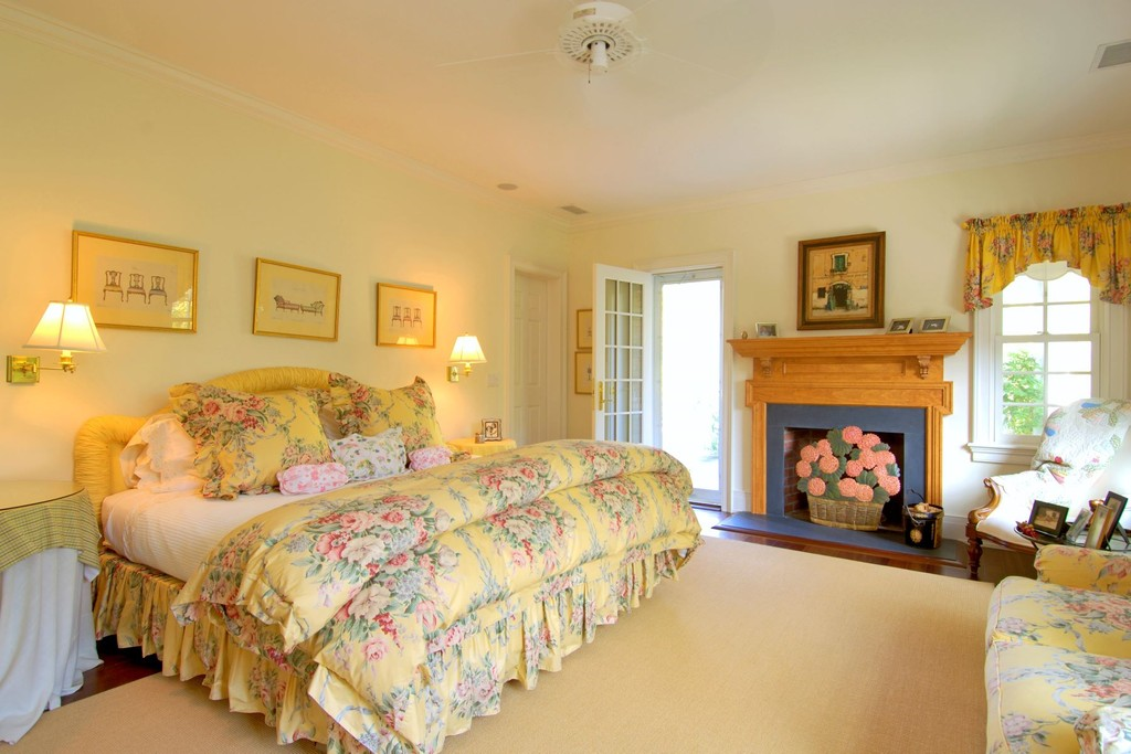 277 Toylsome Lane Southampton NY 11968