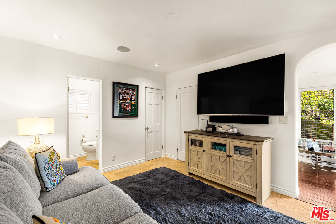 330 Kempton Road Glendale CA 91202