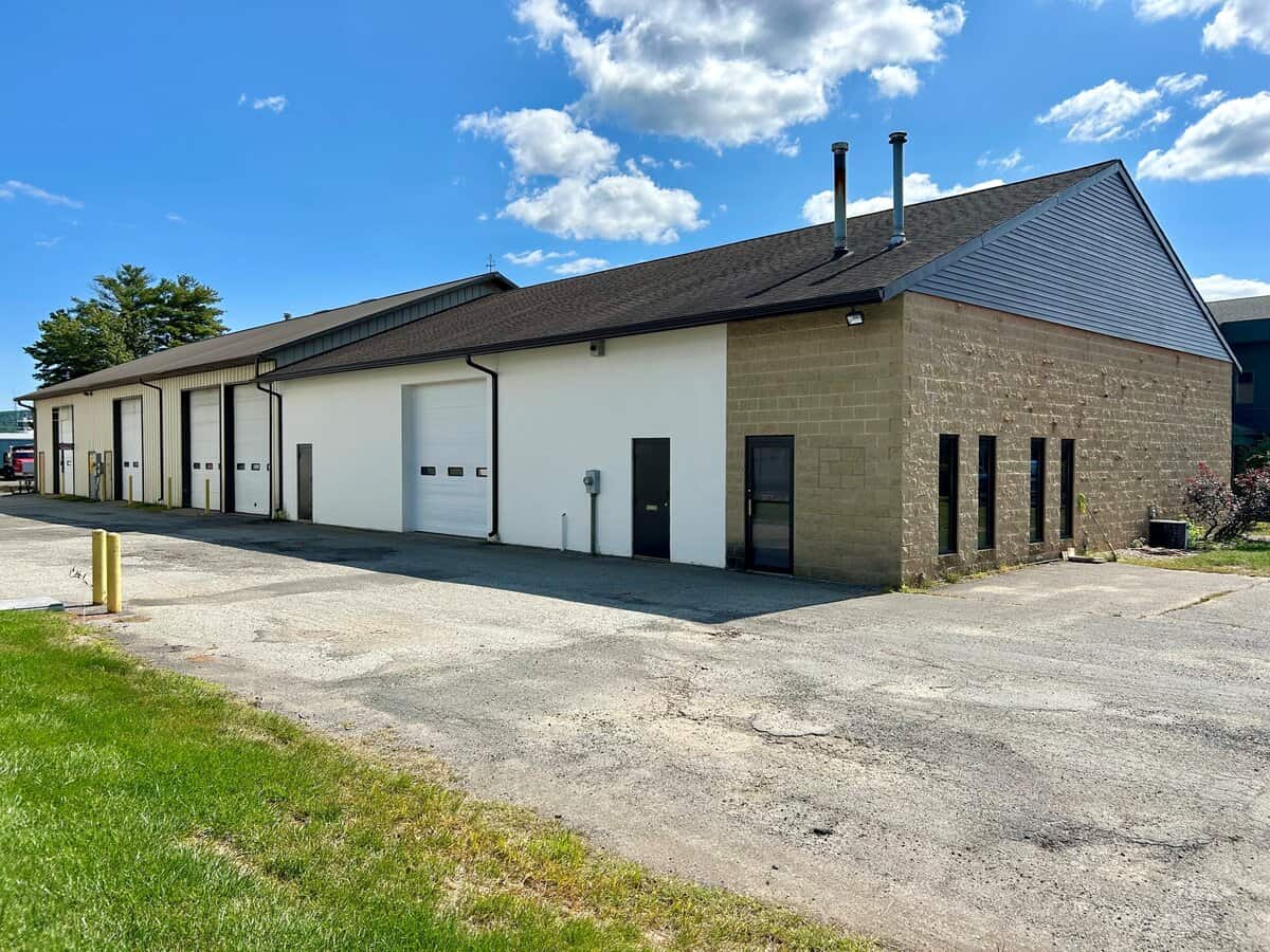 571 Southampton Rd, Westfield, MA 01085-1329