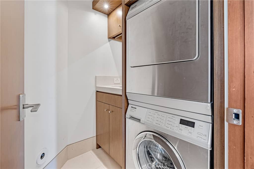 2826 The Strand Hermosa Beach CA 90254