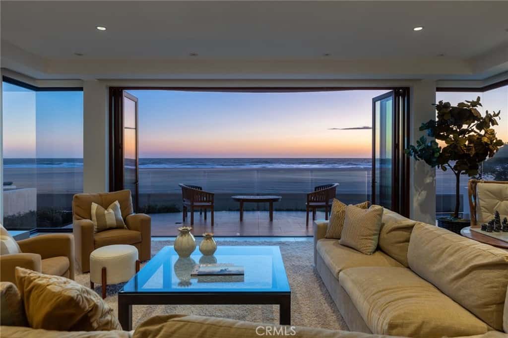 2826 The Strand Hermosa Beach CA 90254