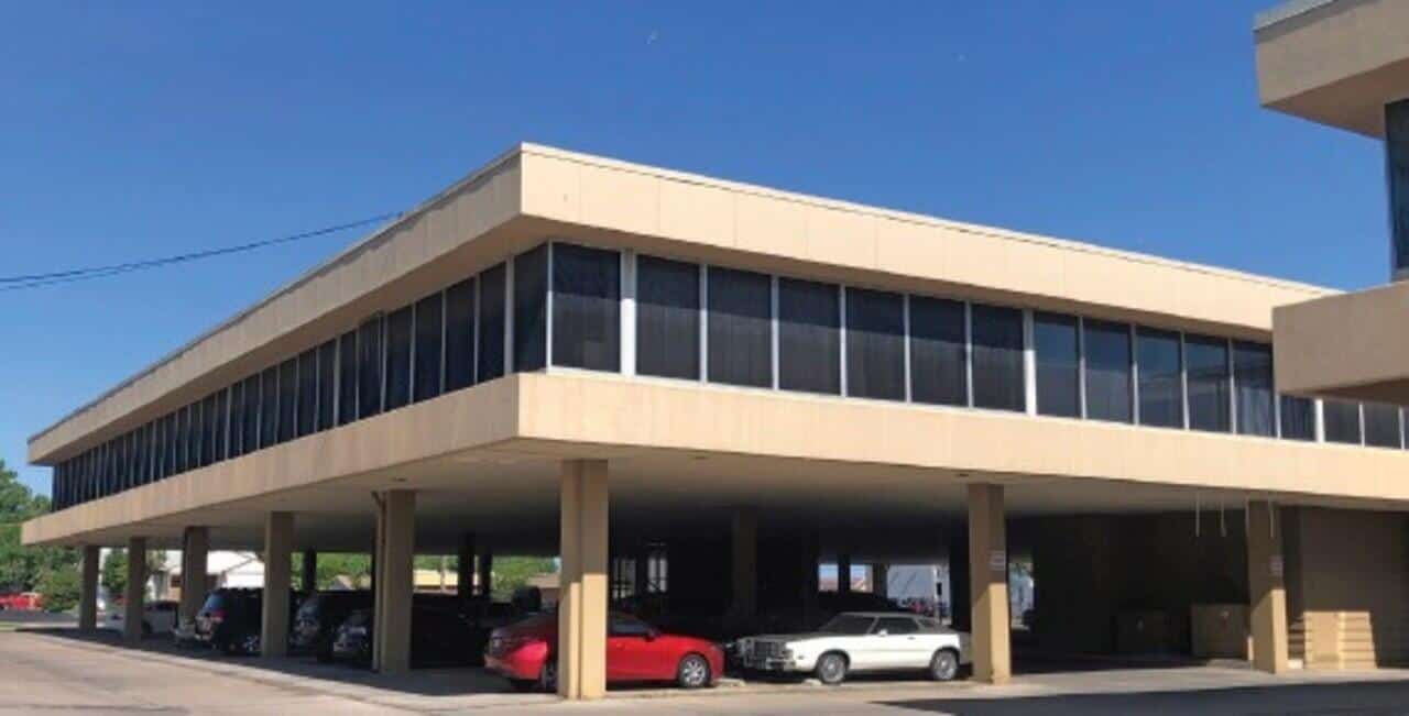 400 N Woodlawn Wichita KS 67208