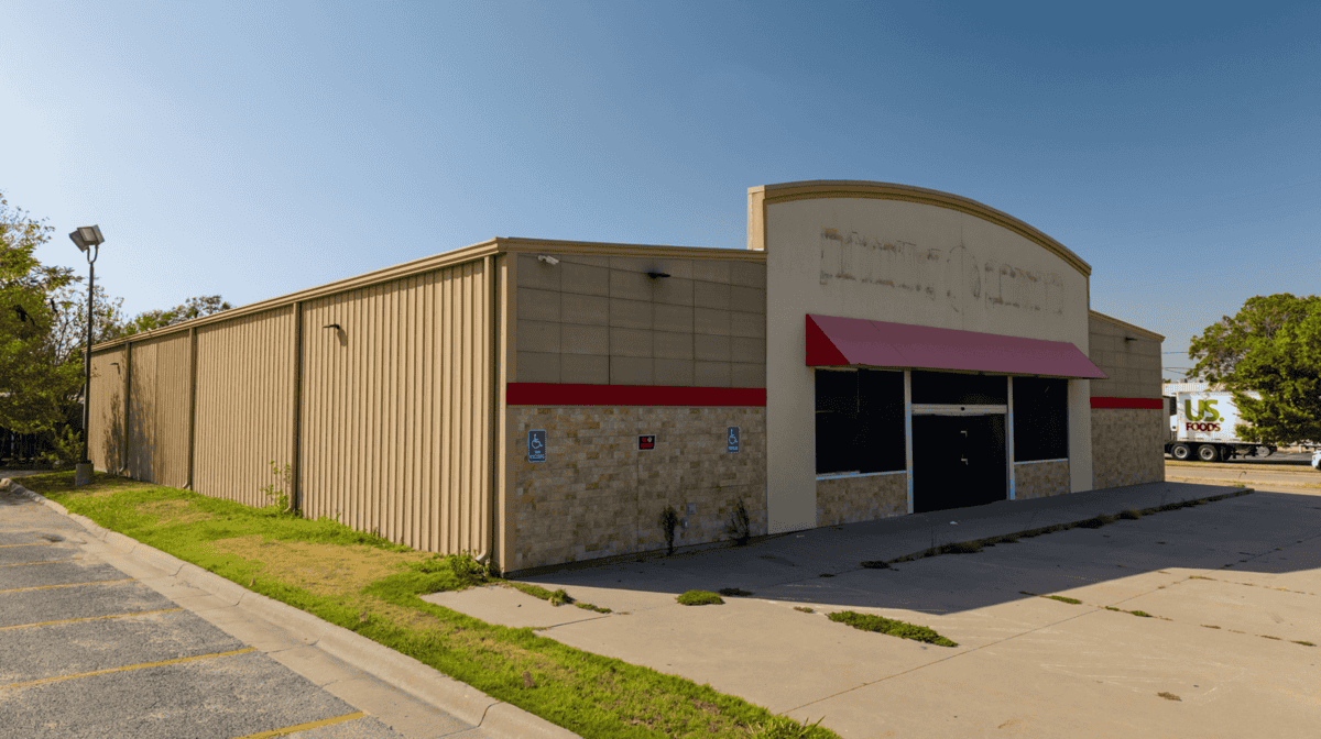 2301S Seneca Wichita KS 67213