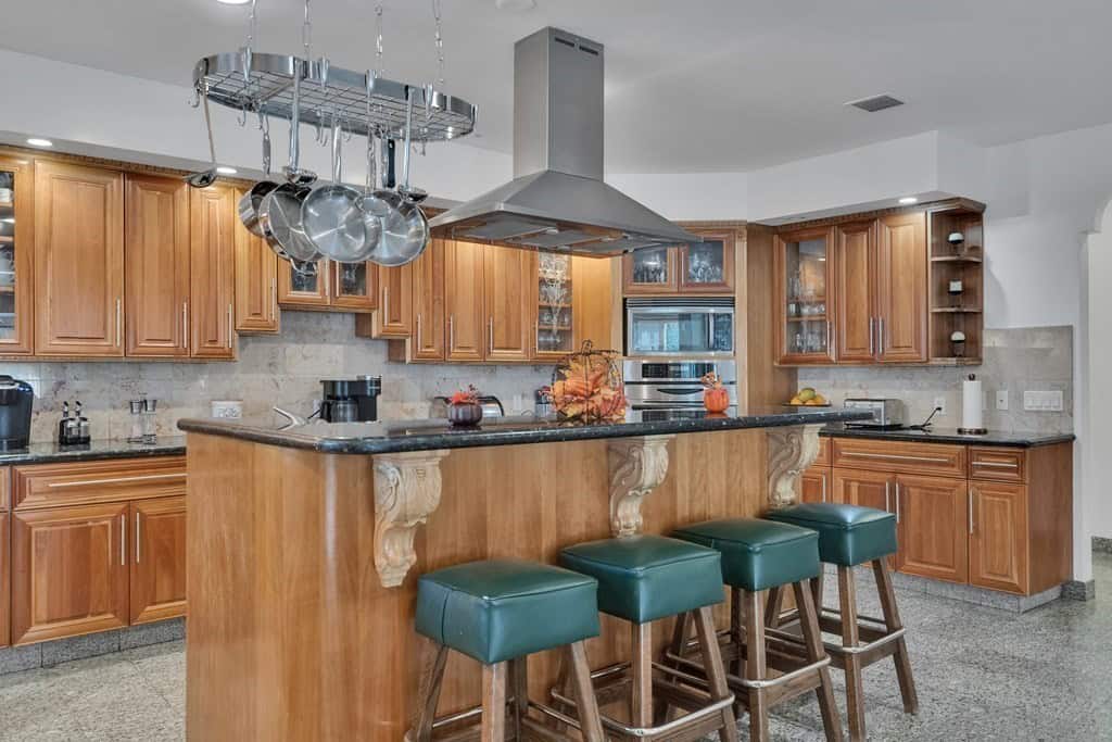 40 Oak Stoneham MA 02180